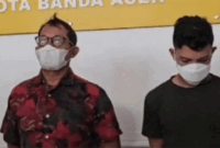 Kepala Inspektorat Kota Banda Aceh berinisial FD (58) diamankan bersama seorang pemuda berinisial AM (22). Foto: Dok. Istimewa