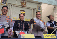 Kabid Humas Polda Jambi, Kombes Pol Erlan Munaji, mengungkapkan kronologi tawuran geng motor di Kota Jambi yang mengakibatkan seorang remaja tewas, Jumat (21/8/2026). 