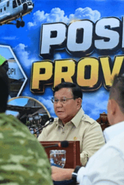 Prabowo Uji Tepung Singkong untuk Padamkan Karhutla