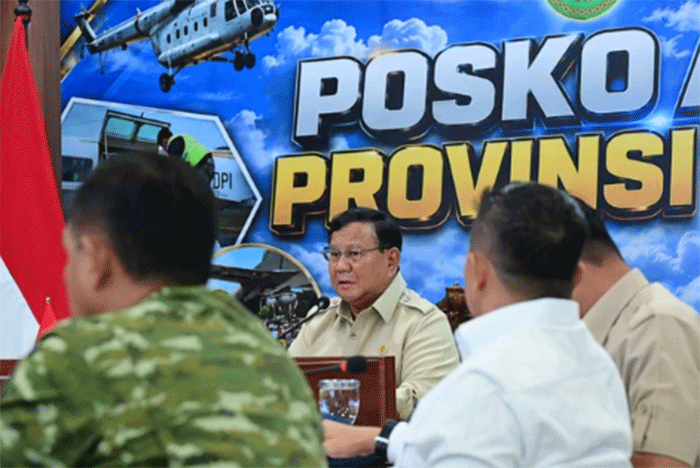 Presiden Prabowo Subianto memimpin rapat penanganan karhutla di Posko Aju, Provinsi Riau, Senin (24/8/2026). Foto: Muchlis Jr/Biro Pers Sekretariat Presiden