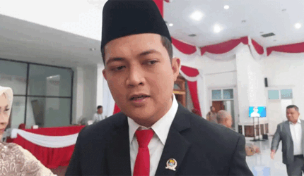 Pemerintah pusat memberikan bantuan 500 titik sumur bor, satu helikopter water bombing, dan sepeda motor untuk memperkuat penanganan karhutla di Provinsi Jambi.