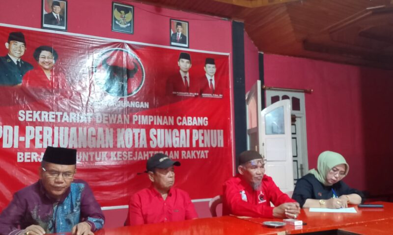 Rapat Internal DPC PDIP Kota Sungai Penuh, dihadiri PAC, Pengurus DPC di Sekretariat DPC PDIP. 