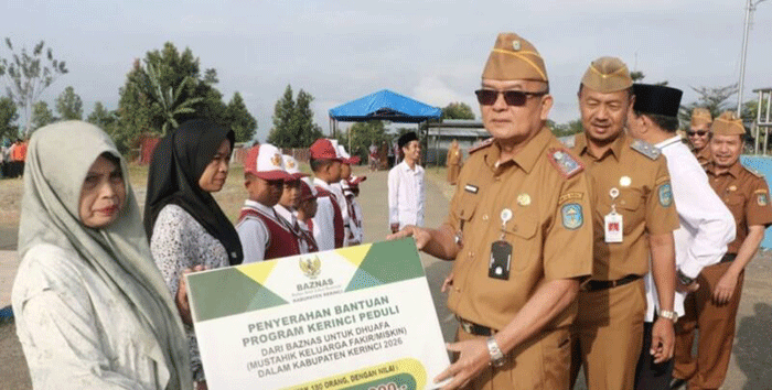 Pemerintah Kabupaten (Pemkab) Kerinci bersama Badan Amil Zakat Nasional (BAZNAS) kembali menyalurkan bantuan senilai Rp180 juta melalui Program Kerinci Cerdas dan Kerinci Peduli.