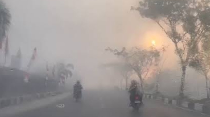 Kota Palangka Raya, diselimuti asap tebal, kualitas udara memasuki level bahaya