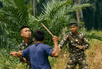 Keributan antara kelompok masyarakat pedalaman dengan anggota TN terjadi di Kabupaten Sarolangun, Provinsi Jambi, pada Jumat (28/8/2026).(Tangkapan layar instagram @grid.info)