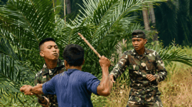 Keributan antara kelompok masyarakat pedalaman dengan anggota TN terjadi di Kabupaten Sarolangun, Provinsi Jambi, pada Jumat (28/8/2026).(Tangkapan layar instagram @grid.info)