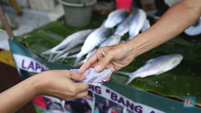 Foto: Pedagang ikan (CNBC Indonesia/Tri Susilo)
