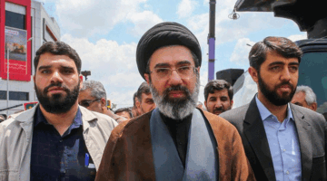 Foto: Pemimpin tertinggi Iran yang baru, Mojtaba Khamenei, putra kedua dari mendiang Pemimpin Tertinggi Iran Ayatollah Ali Khamenei, menghadiri rapat umum di Teheran, Iran, 31 Mei 2019. (via REUTERS/Hamid Forootan)