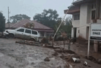 Kantor Dinas Pertanian Kabupaten Solok, Sumatera Barat terkena material banjir bandang. ANTARA/HO-BPBD Kabupaten Solok
