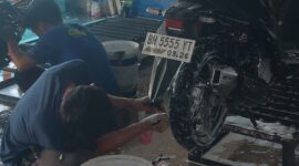 Proses pencucian Gen Auto Care berlokasi jalan Utama Desa Gedang Sungai Penuh gunakan Teknologi touchless shampoo.