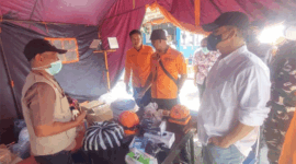 Gubernur Jawa Tengah Ahmad Luthfi mendatangi lokasi Kebakaran Tempat Pembuangan Akhir (TPA) Putri Cempo di Kelurahan Mojosongo, Kecamatan Jebres, Solo, hingga Sabtu (5/9/2026) belum berhasil dipadamkan. Foto: Dok. Istimewa