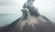 Abu Vulkanik Anak Krakatau Ganggu Penerbangan, Ini Alasannya