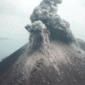 Gunung Anak Krakatau Muntahkan Abu Vulkanik. Foto: Dok. Humas BNPB