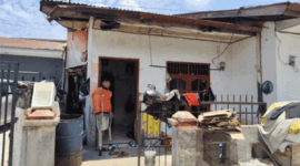 Seorang driver makanan penyandang tunadaksa bernama Iqbal Marqori (32) jalani aktivitas dengan semangat di Medan, Senin (31/8/2026). Masuk kategori Desil 6-10 (golongan menengah ke atas), ia mengaku tak pernah menerima bantuan dari pemerintah. Foto: Amar Marpaung/kumparan
