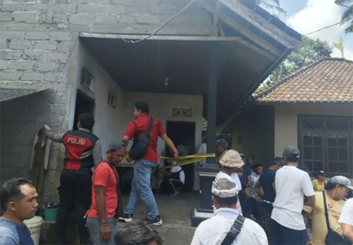Polisi mengamankan tempat kejadian perkara pembakaran sopir