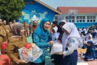 Ketua TP PKK Sungai Penuh Sri Kartini Alfin Salurkan Program 3S untuk Keluarga Berisiko Stunting.