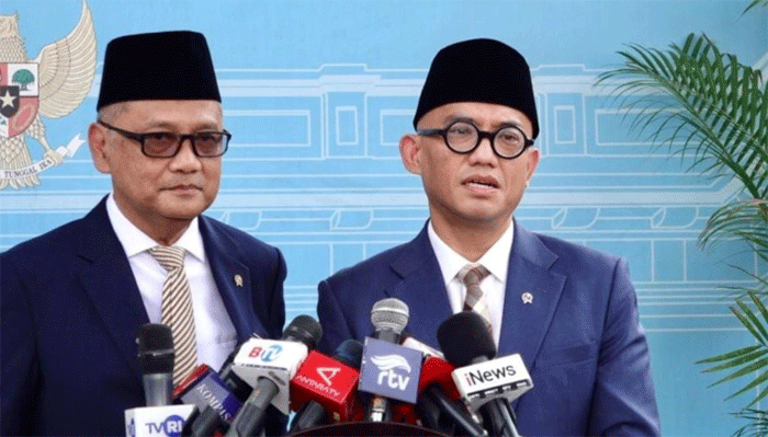 Menteri Haji dan Umrah (Menhaj) Mochamad Irfan Yusuf (kiri) dan Wakil Menteri Haji dan Umrah Dahnil Anzar Simanjuntak (kanan) menggelar jumpa pers setelah keduanya menghadap Presiden Prabowo Subianto di Istana Kepresidenan RI, Jakarta, Senin (28/9/2026). ANTARA/Irfansyah Nasution.