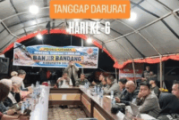 Pemkab Solok saat menggelar rapat evaluasi penanganan bencana banjir bandang di Posko Utama, Arosuka, Kabupaten Solok, Sumatera Barat, Minggu (27/9/2026) malam. ANTARA/HO-Diskominfo Solok.