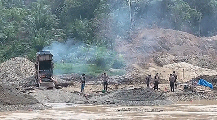 Polres Merangin menindak aktivitas PETI di DAS Merangin dan mengamankan dua ekskavator serta sejumlah peralatan tambang, sementara operator alat berat melarikan diri, Selasa (1/9/2026).