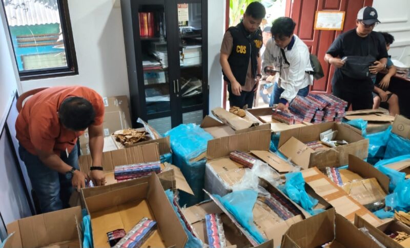 Rokok diduga ilegal yang berhasil diamankan, banyak lagi jenis rokok lain tidak sesui pita cukai yang sama masih beredar