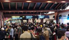 Suasana bandara Bandara Internasional Soekarno-Hatta melakukan penghentian operasiona