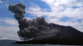 Erupsi abu vuljanik Anak Gunung  Krakatau terpantau menyebar di 5 Provibsi Jawa dan Sumatera