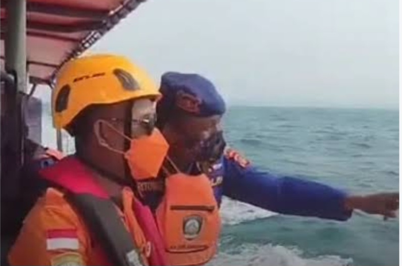 Tim SAR Gabungan Terus Melakukan operasi pencarian Lima Jurnalis yang hilang saat meliputi erupsi Anak Gunung Krakatau 