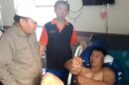 Ketua DPC PDI-P Kota  Sungai Penuh Hardizal besuk ketua PAC Tanah Kampung M Latif dirawat.