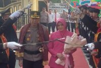 Penyambutan tradisi pedang pora kapolre Kerinci AKBP Hernawan Rizky Yudhantoro, S.H., S.I.K., M.I.K.
