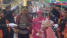 Penyambutan tradisi pedang pora kapolre Kerinci AKBP Hernawan Rizky Yudhantoro, S.H., S.I.K., M.I.K.