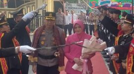 Penyambutan tradisi pedang pora kapolre Kerinci AKBP Hernawan Rizky Yudhantoro, S.H., S.I.K., M.I.K.
