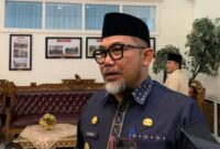 Komisaris Utama Bank Jambi, Sudirman, belum bisa kayani nasabahnya tranfer antar bank.