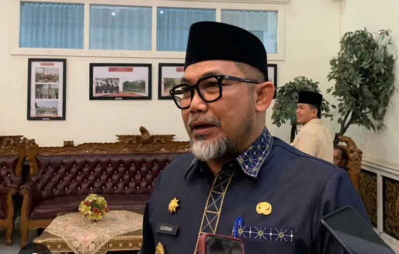 Komisaris Utama Bank Jambi, Sudirman, belum bisa kayani nasabahnya tranfer antar bank.