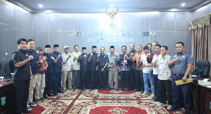 DPRD Kota Sungai Penuh mendorong pembenahan pengelolaan parkir dan pasar untuk meningkatkan PAD daerah.