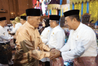 Wakil Wali Kota Sungai Penuh Azhar Hamzah bersama Ketua GOW Mawarti Azhar menghadiri rapat paripurna HUT ke-27 Kabupaten Muaro Jambi.