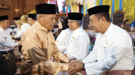 Wakil Wali Kota Sungai Penuh Azhar Hamzah bersama Ketua GOW Mawarti Azhar menghadiri rapat paripurna HUT ke-27 Kabupaten Muaro Jambi.