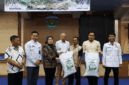 Aksi sosial pembagian pupuk organik untuk petani Kota Sungai Penuh dan Kabupaten Kerinci.