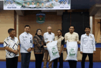 Aksi sosial pembagian pupuk organik untuk petani Kota Sungai Penuh dan Kabupaten Kerinci.