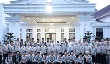 Wali Kota Alfin melepas 41 peserta kafilah Kota Sungai Penuh menuju MTQ ke-55 Provinsi Jambi.