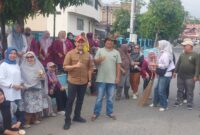 Camat Sungai Bungkal, Kota Sungai Penuh, Victory Syafutra, S.STP., M.AP., bersama Lurah Dusun Baru, Asrizal, SE pimpinan goro