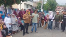 Camat Sungai Bungkal, Kota Sungai Penuh, Victory Syafutra, S.STP., M.AP., bersama Lurah Dusun Baru, Asrizal, SE pimpinan goro