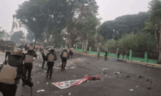 Polisi Bubarkan Paksa Unjuk Rasa Karhutla di Kantor Gubernur Jambi