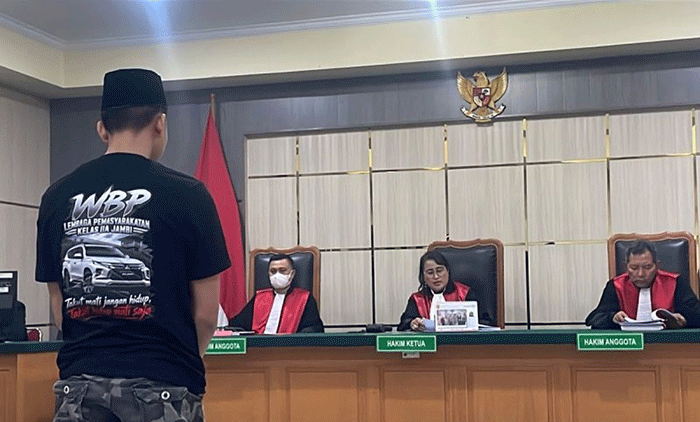 Majelis Hakim Pengadilan Negeri vonis seumur hidup terdakwa kasus kepemilikan 58 Kg Sabu, Kamis (8/10/2026). ANTARA/Agus Suprayitno.