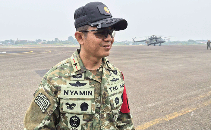 Plh Satgas Karhutla Provinsi Jambi Brigjen TNI Nyamin saat memberikan keterangan di Kota Jambi, Sabtu (17/10/2026). ANTARA/Agus Suprayitno.
