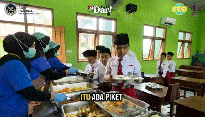 Uji coba Makan Bergizi Gratis (MBG) prasmanan di salah satu SPPG Kabupaten Jepara, Jawa Tengah. (ANTARA/HO-Instagram resmi Sudaryono)