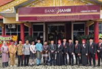 Foto bersama usai melaksnakan upacara HUT Bank Jambi. (Foto: Prokopim Kota Sungai Penuh)
