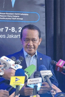 Subsidi Listrik Tembus Rp200 Triliun, Bahlil Andalkan PLTS 100 GW