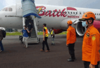 Penerbangan di Bandara Sultan Thaha Jambi terganggu kabut asap yang menyelimuti Kota Jambi, Jumat (9/10/2026). Hingga pukul 11.00 WIB, jarak pandang di bandara tercatat beberapa kali mengalami perubahan, bahkan sempat turun hingga 800 meter pada pukul 10.00 WIB. 