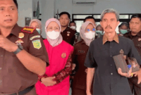 Kepala Dinas Perdagangan Kota Jambi, Nella Ervina ditetapkan jadi tersangka kasus korupsi belanja konsultansi pemutakhiran pajak daerah Kota Jambi pada Badan Pengelola Pajak dan Retribusi Daerah (BPPRD) Kota Jambi Tahun Anggaran 2024 pada Kamis (8/10/2026). Nella jadi tersangka bersama 4 orang lainnya. 
