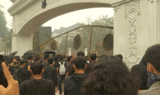 Mahasiswa Jambi Desak Bertemu Gubernur, Gerbang Kantor Pemprov Digembok